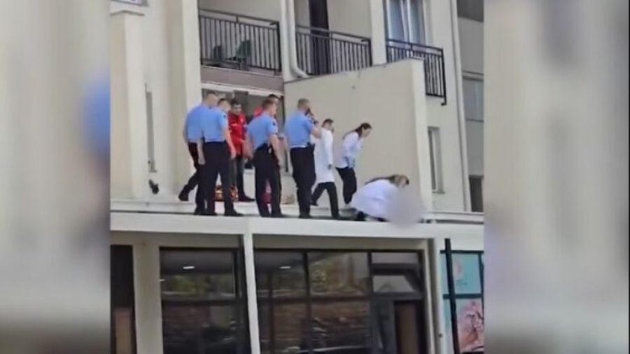 Kosova Ovası’nda Bir Kadın 9. Kattan Düşerek Hayatını Kaybetti Kosova Ovası’nda Bir Kadın 9. Kattan Düşerek Hayatını Kaybetti
