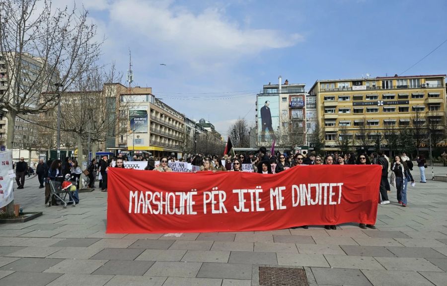 Priştine’de Kadın Hakları İçin Yürüyüş Düzenlendi