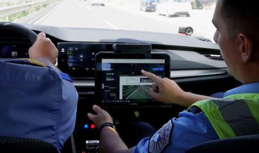 Priştine’de, Akıllı Polis Araçları  ile 500 Üzerinde Trafik İhlali Tespit Edildi
