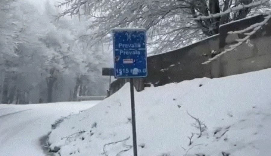 Prevalla Bölgesinde Yoğun Kar Yağışı Ulaşımı Etkiledi