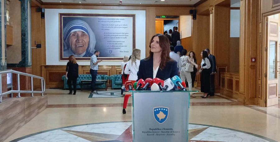 Kosova'nın Kurumlara İhtiyacı Var, VV'nin İnatçılığı Ülkeyi Bloke Ediyor