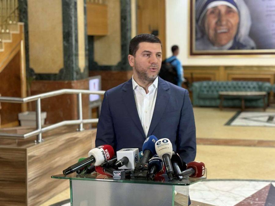 Krasniqi: Albulena Haxhiu 100. Oylamada da Geçemeyecek