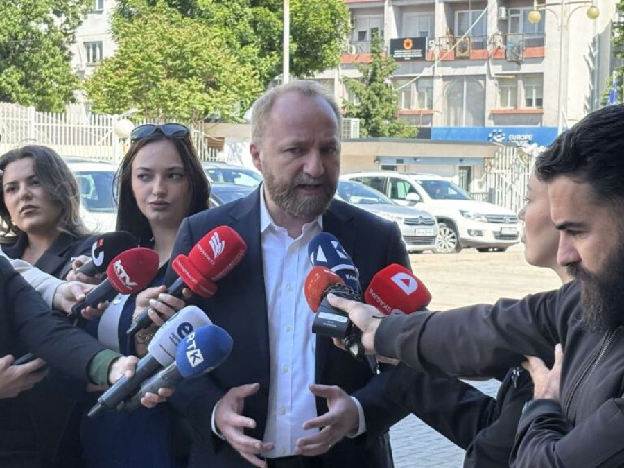 Kosova'nın İktidardakilerin Ailelerini Değil, Vatandaşlarını Düşünen Bir Hükümete İhtiyacı Var