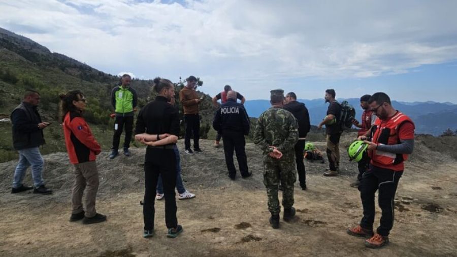 Burrel'de Arama-Kurtarma Operasyonu Yüksek Risk Nedeniyle Askıya Alındı Burrel'de Arama-Kurtarma Operasyonu Yüksek Risk Nedeniyle Askıya Alındı