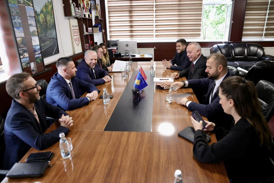 Bakan Damka, Deçan Belediyesi’ne Çalışma Ziyareti Gerçekleştirdi Bakan Damka, Deçan Belediyesi’ne Çalışma Ziyareti Gerçekleştirdi
