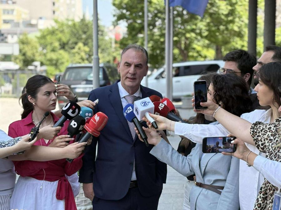 Abdixhiku'nun Birlik Hükümeti'ni Bize Resmen Takdim Etmesini Bekliyorum Abdixhiku'nun Birlik Hükümeti'ni Bize Resmen Takdim Etmesini Bekliyorum