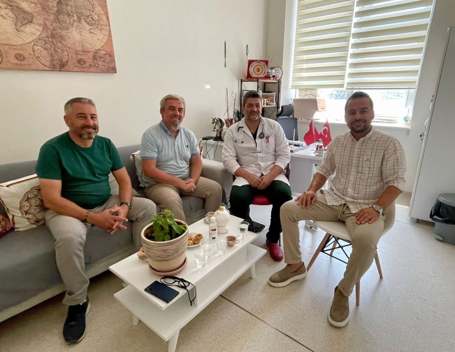 Türk Doktorlar Kosova’da Gönüllü Olarak Hizmet Vermeye Devam Ediyor
