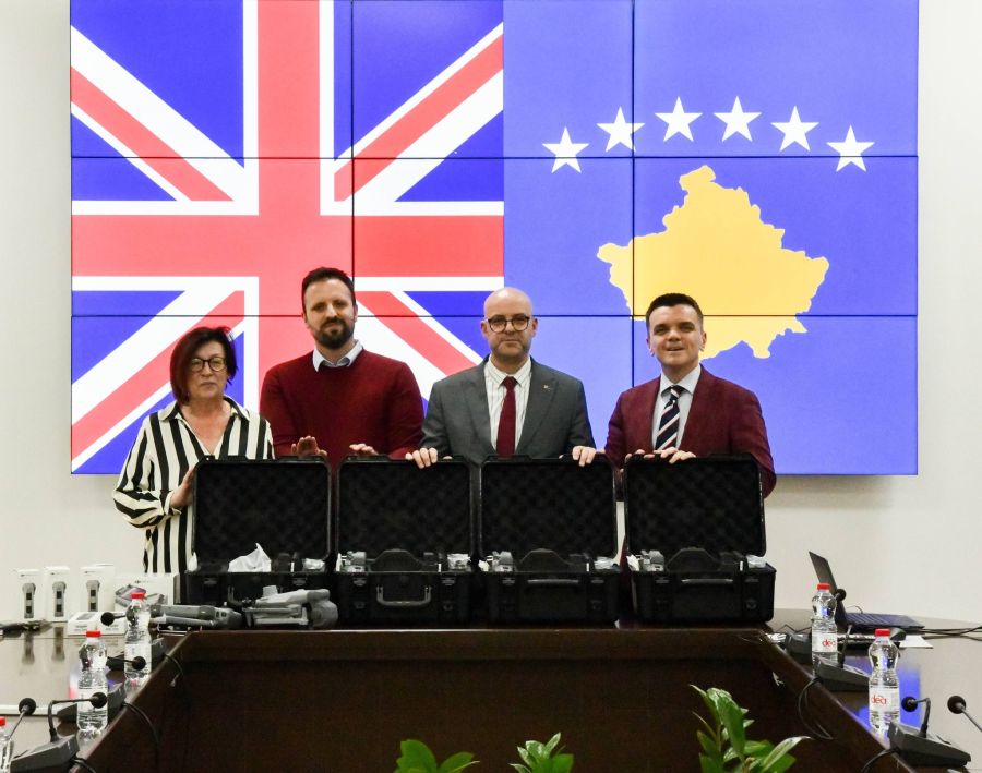 İngiltere’den Kosova Polisine Araç ve Dron Desteği
