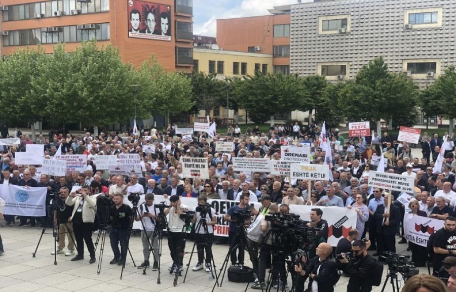  Protestocular Diyalog ve Maaşlara En Az 30% Zam Talep Etti