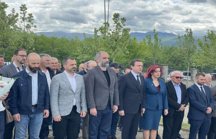 Başbakan Kurti, Landoviça’daki Şehitlikte Komutan Drini’yi Andı