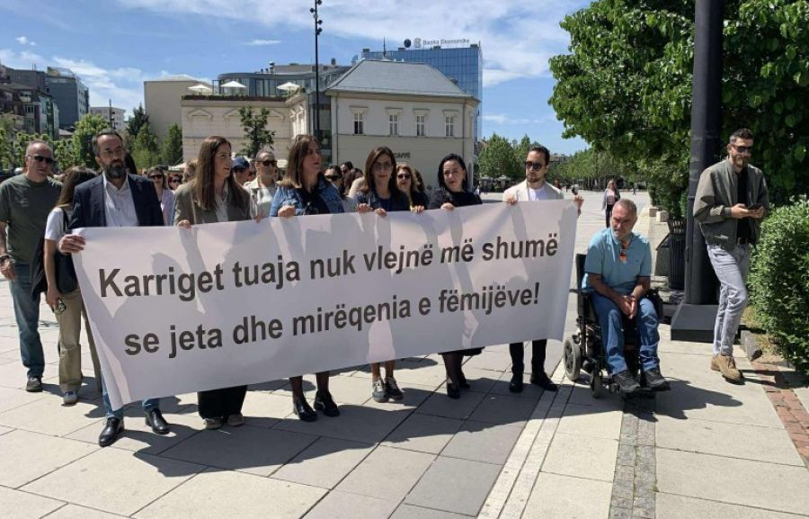 Çocuk Koruma Örgütlerinden Meclis Önünde Protesto