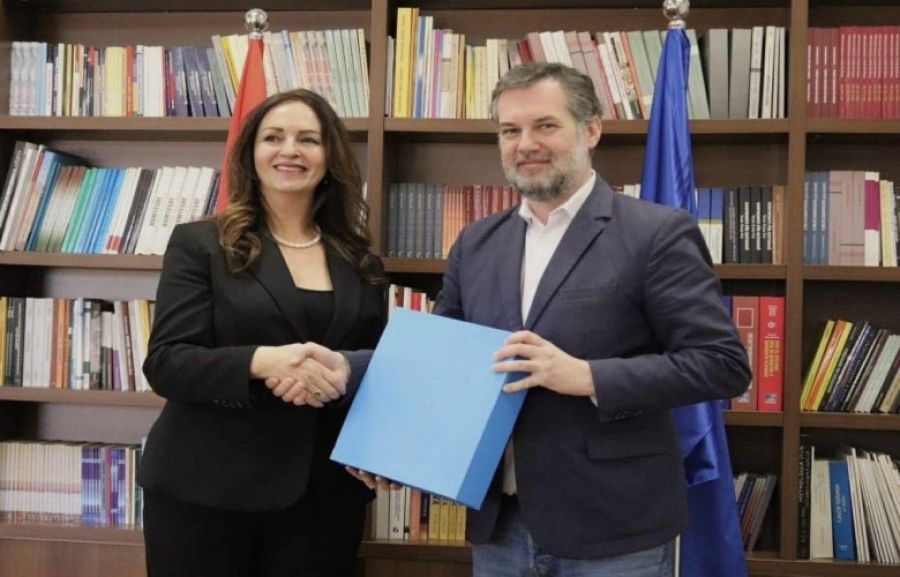 Hajrulla Çeku, Kosova Eğitim ve Bilim Bakanlığı Görevini Devraldı