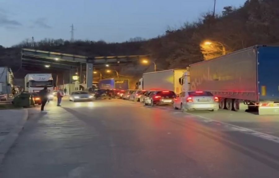 Sırpların Protestosu Sona Erdi, Jarinje’de Araç Trafiği Devam Ediyor