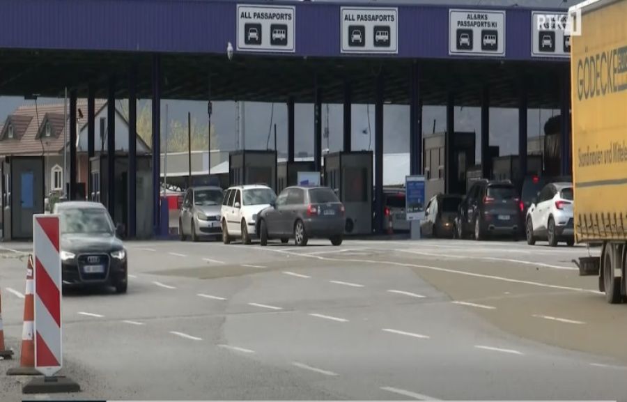 Yabancı Uyruklu Vatandaşlar Sınırda Yeni Kurallar Hakkında Bilgilendiriliyor