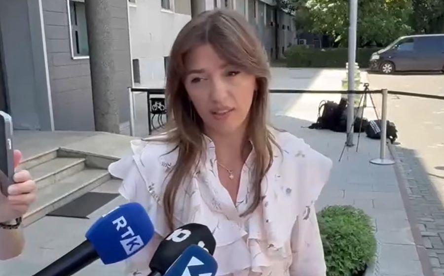 Albulena Haxhiu’dan LDK’nın Birlik Hükümeti Önerisine Tepki Albulena Haxhiu’dan LDK’nın Birlik Hükümeti Önerisine Tepki