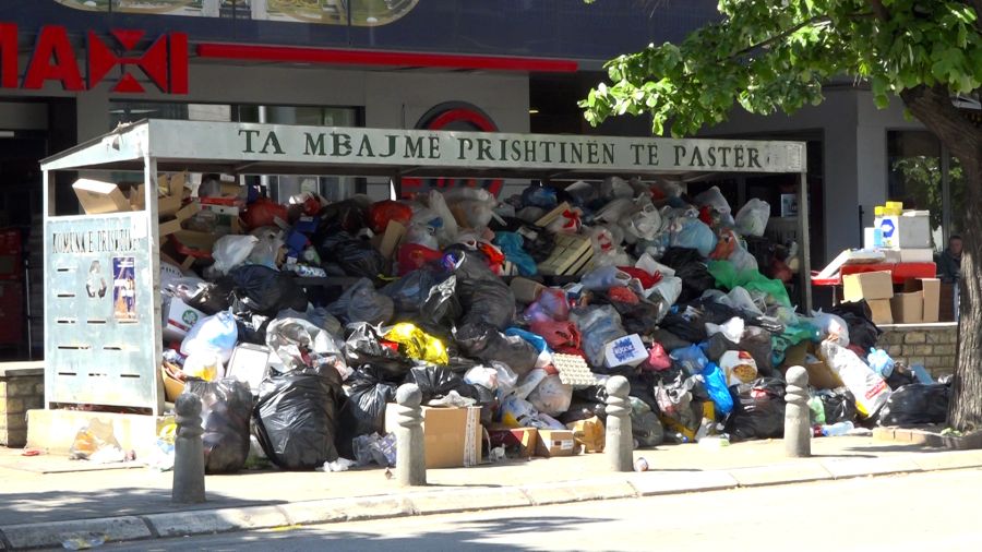 Priştine Çöplerle Doldu, Vatandaşlar Tepkili Priştine Çöplerle Doldu, Vatandaşlar Tepkili