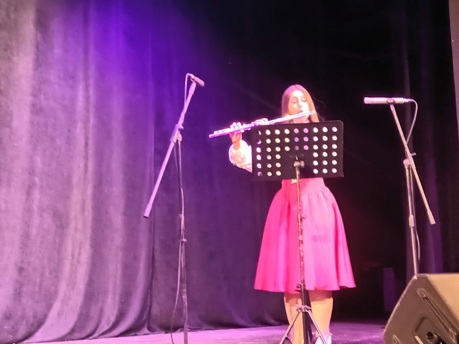 Yan Flüt Sanatçısı Berra Kruemali Prizren’de Ayakta Alkışlandı Yan Flüt Sanatçısı Berra Kruemali Prizren’de Ayakta Alkışlandı