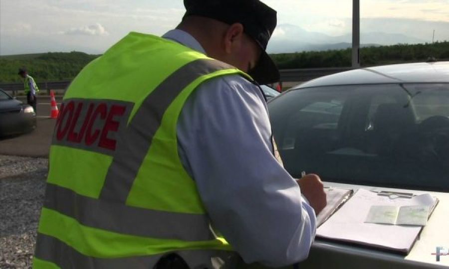 Kosova Polisi Bir Günde 2.137 Trafik Cezası Kesti