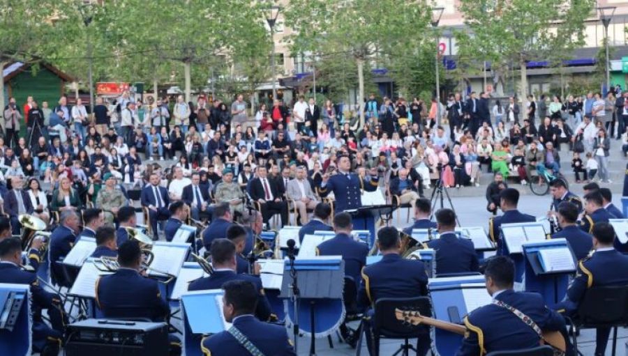 Türk Hava Kuvvetleri Bandosundan Priştine Halkına Müzik Ziyafeti Türk Hava Kuvvetleri Bandosundan Priştine Halkına Müzik Ziyafeti