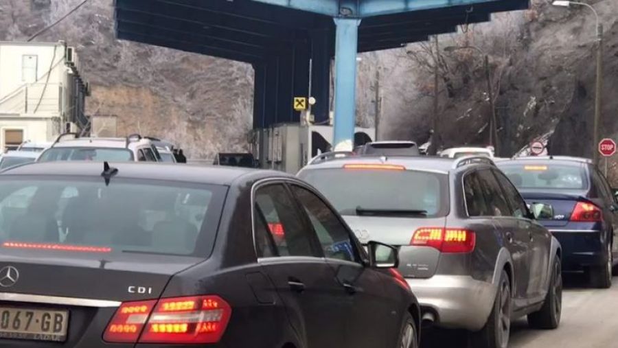 Jarinje Sınır Kapısında Rüşvet Vermeye Çalıştı Jarinje Sınır Kapısında Rüşvet Vermeye Çalıştı