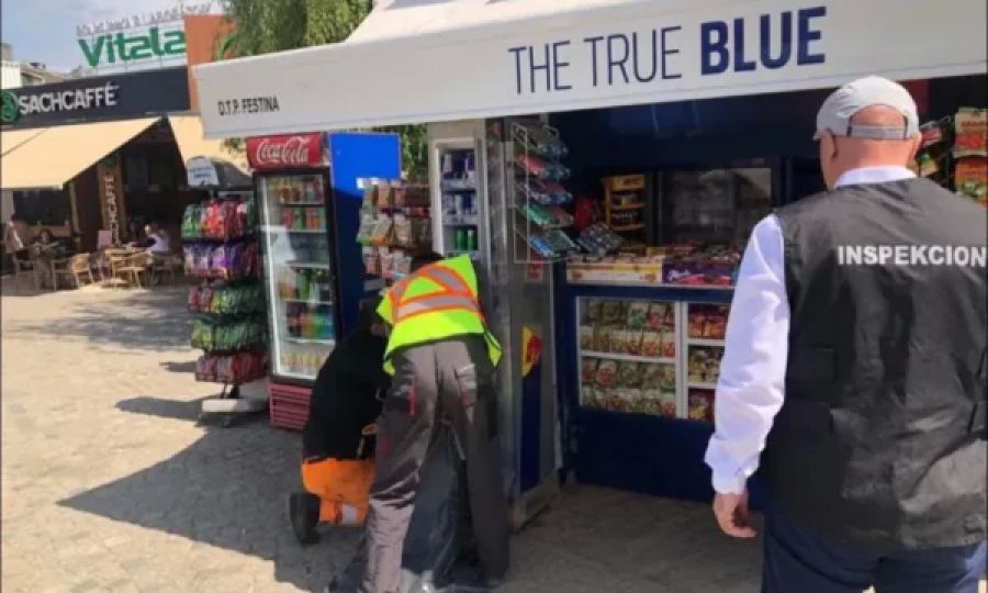 Priştine Müfettişliği Kioskların Buzdolaplarını Kaldırdı Priştine Müfettişliği Kioskların Buzdolaplarını Kaldırdı