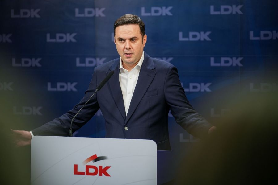 Abdixhiku’dan “Ulusal Birlik Hükümeti” İçin 15 Maddelik Plan Abdixhiku’dan “Ulusal Birlik Hükümeti” İçin 15 Maddelik Plan