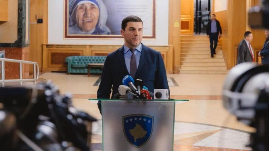 Krasniqi: Kurti İçin Albulena Haxhiu, Vatandaşlardan Daha Önemli Krasniqi: Kurti İçin Albulena Haxhiu, Vatandaşlardan Daha Önemli