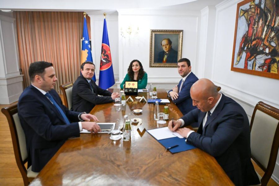 Osmani; Kurti, Krasniqi, Abdixhiku ve Haradinaj ile Görüşüyor Osmani; Kurti, Krasniqi, Abdixhiku ve Haradinaj ile Görüşüyor