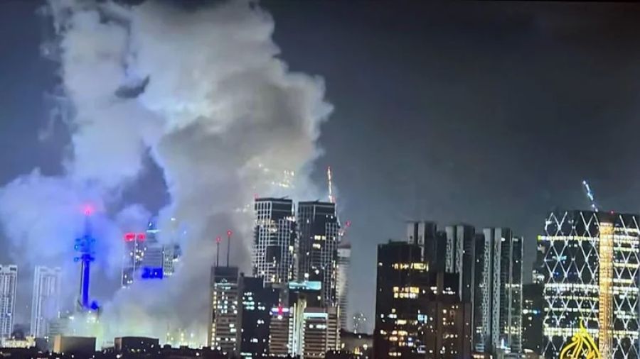 Tel Aviv'e füze isabet etti! İran'dan dalga dalga füzeler atılıyor
