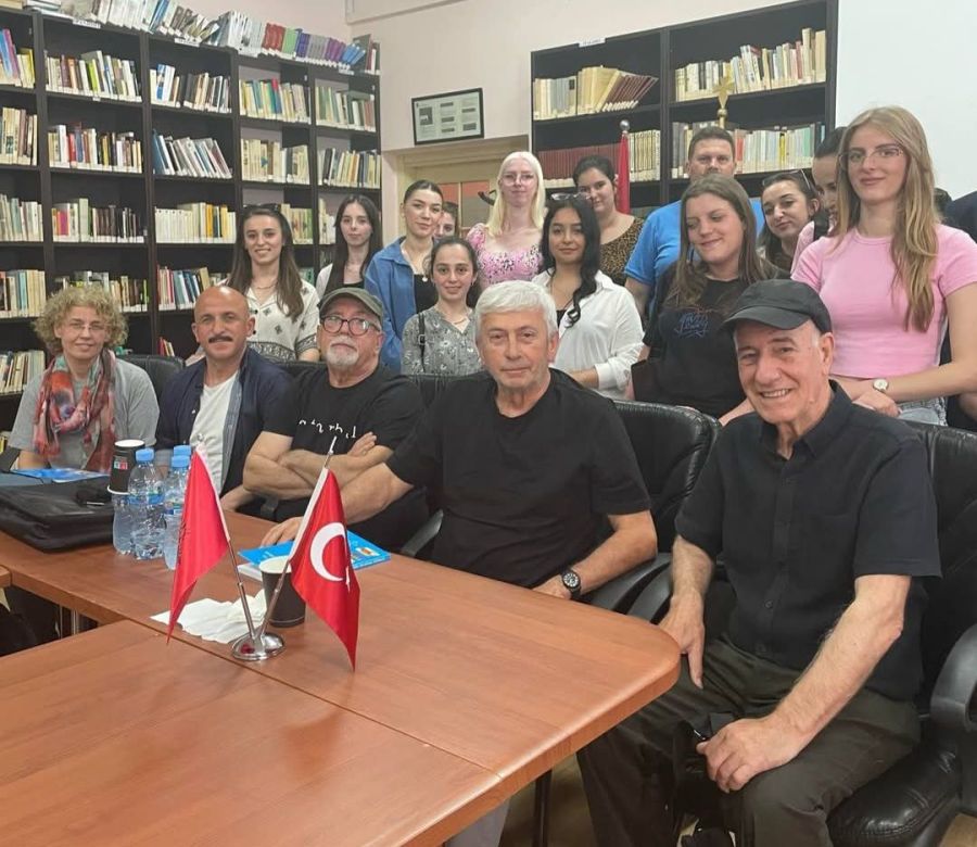 Tiran’da Türkçe Rüzgârı Esti: Prizrenli Yazarlar Panelde İlgi Odağı Oldu Tiran’da Türkçe Rüzgârı Esti: Prizrenli Yazarlar Panelde İlgi Odağı Oldu