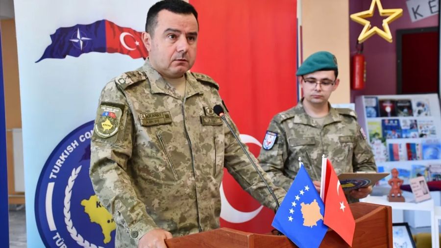 Türk Askerinden Kosovalı Öğrencilere Teknoloji Desteği