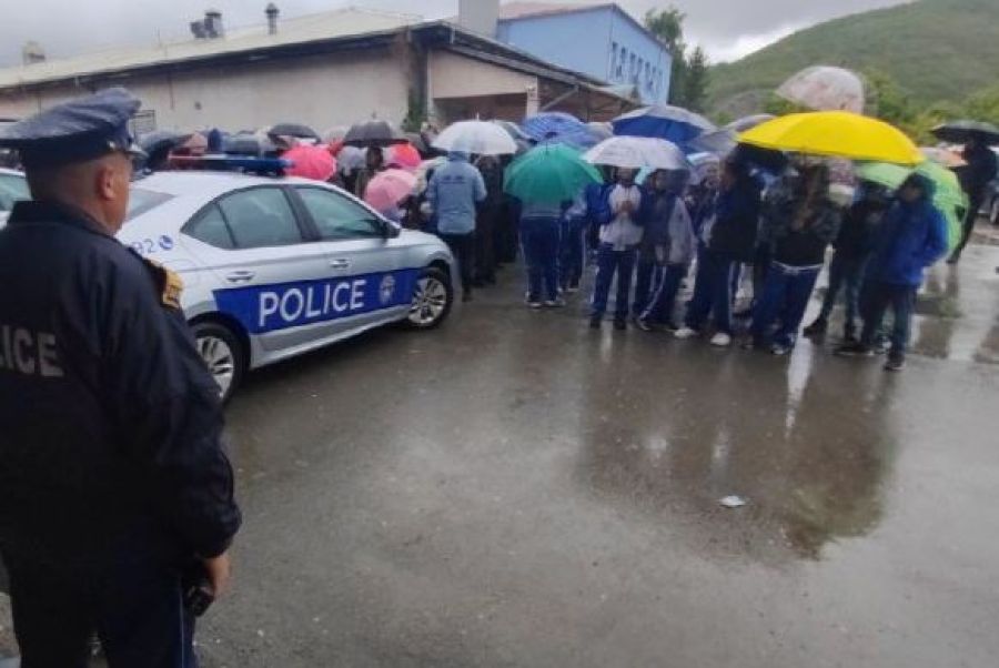 Spor Salonunun Kapatılması Nedeniyle Kuzey Mitroviça’da Sırplardan Protesto