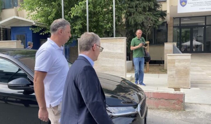 Bislimi, Hayvansal Atık Fabrikası Soruşturması İçin Özel Savcılığa Gitti Bislimi, Hayvansal Atık Fabrikası Soruşturması İçin Özel Savcılığa Gitti
